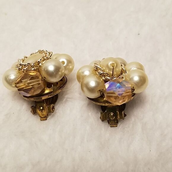 Vintage Faux Pearl Clip On Earrings - Picture 2 of 3